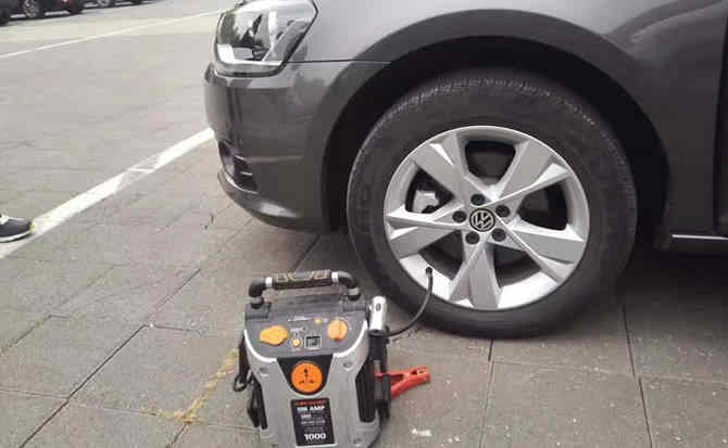 乌翠区汽车搭电案例